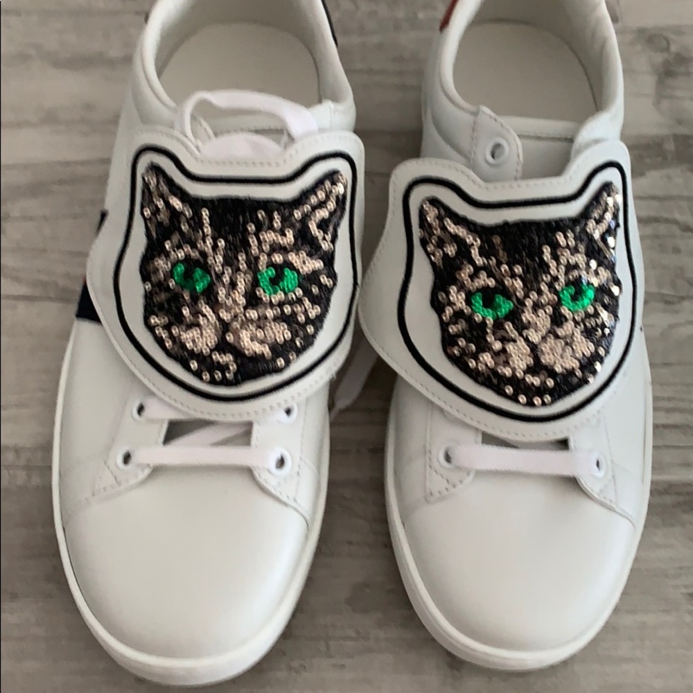 Gucci sneakers with cat embedded removable